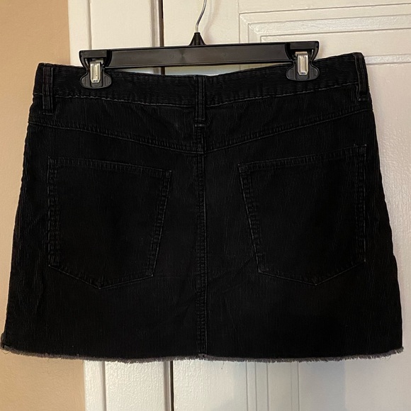 Old Navy women’s black corduroy distressed cutoff miniskirt. Size 10. - Picture 5 of 9